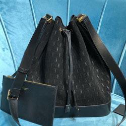 입생로랑 모노그램 올 오버 카메라 백 인 스웨이드 568606